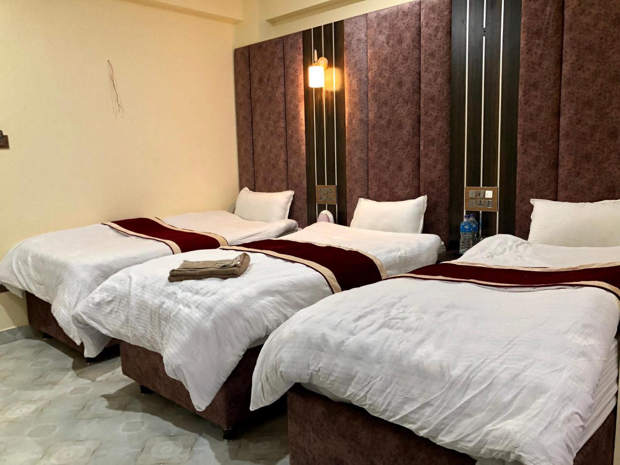 Hotel Hot Pot, Dhangadhi Екстер'єр фото